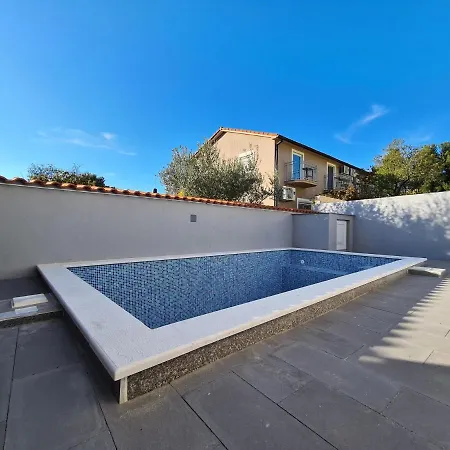 Dom wakacyjny Family Friendly House With A Swimming Pool Peroj, Fazana - 20754 *