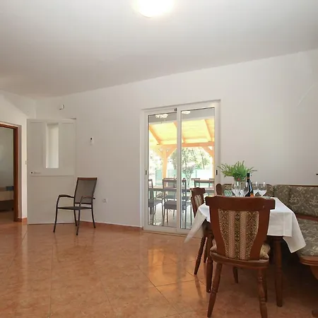 Dom wakacyjny Family Friendly House With A Swimming Pool Peroj, Fazana - 20754