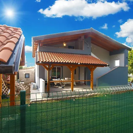 Vakantiehuis Family Friendly House With A Swimming Pool Peroj, Fazana - 20754 Vodnjan